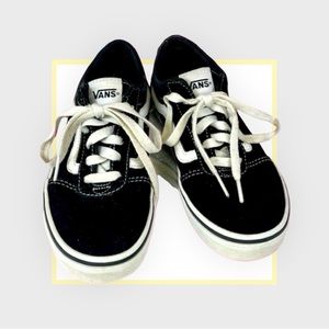 NEW KIDS VANS OFF THE WALL SNEAKERS Sue 2.5